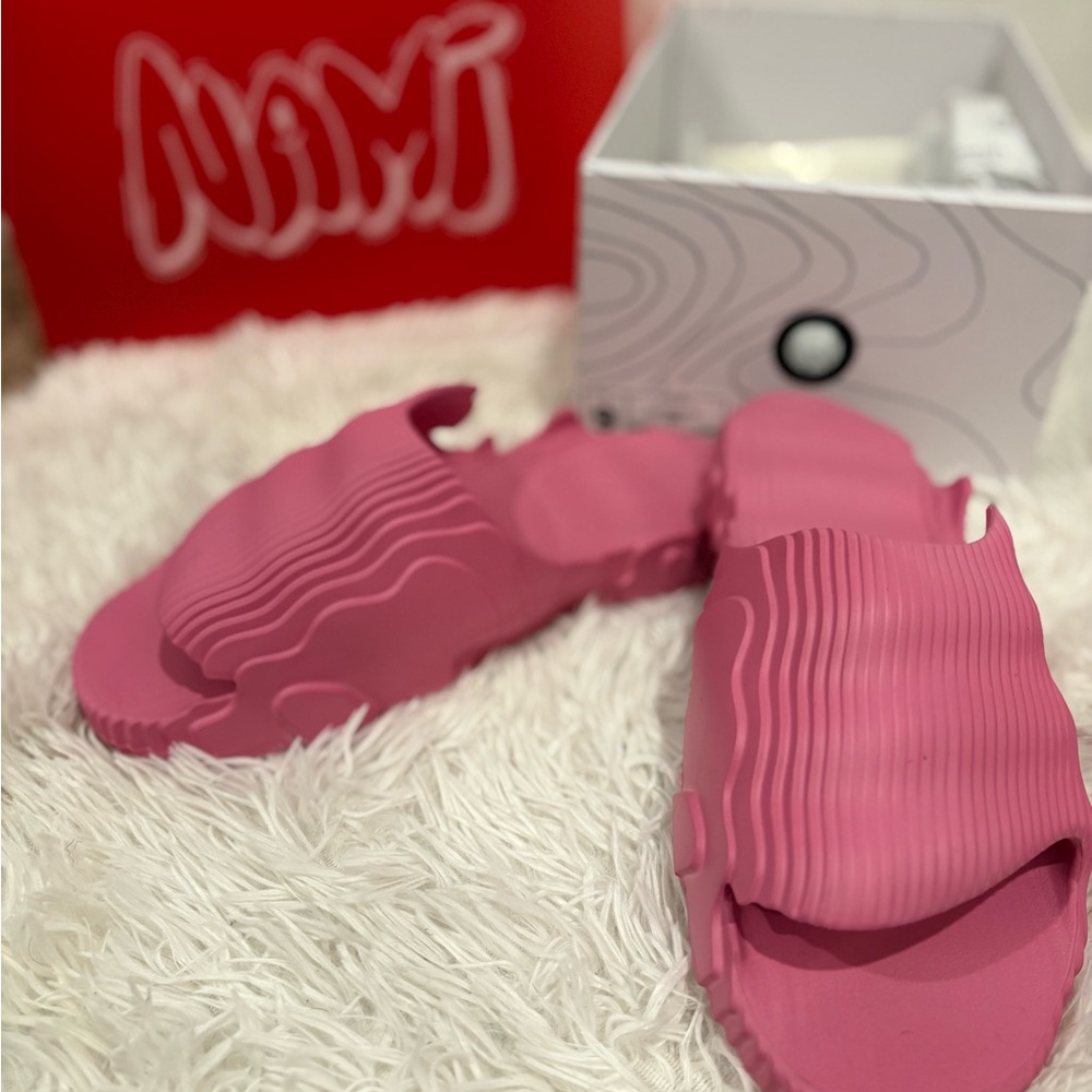**AUTHENTIC** Valentine’s Day Collection Nami Pink Slide Sandals
